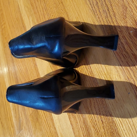 Vintage Aldo booties. Size 39, soft black leather, crazy cute heel shape. - Picture 4 of 14